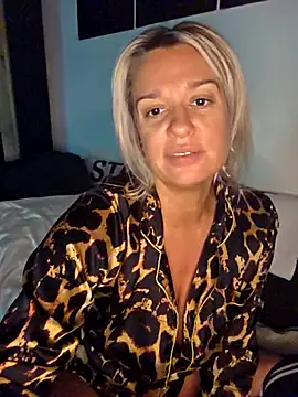 Snapshot of SpicyVicky chatting on 10.03.25 SpicyVicky online show from 10.03.25