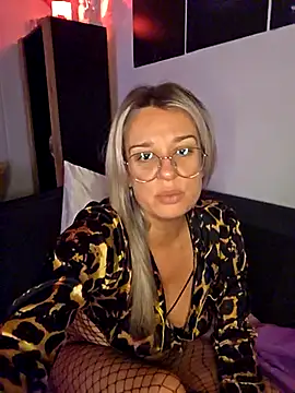 Snapshot of SpicyVicky chatting on 11.04.25 SpicyVicky online show from 11.04.25