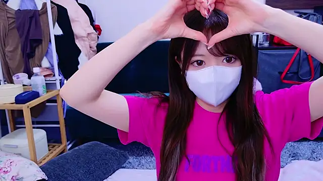 Snapshot of yuki-chi chatting on 02.14.25 yuki-chi online show from 02.14.25