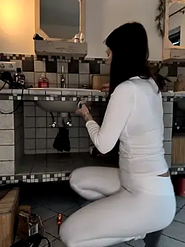 Linalicious online show from 02.26.25