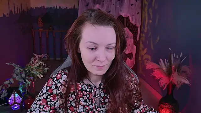 Snapshot of VandaRossi chatting on 10.28.25 VandaRossi online show from 10.28.25