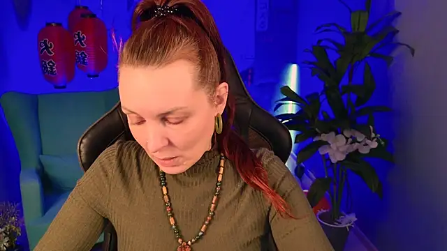 Snapshot of VandaRossi chatting on 11.05.25 VandaRossi online show from 11.05.25