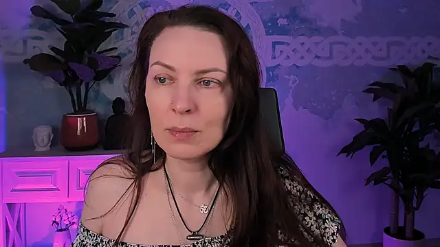 Snapshot of VandaRossi chatting on 11.10.25 VandaRossi online show from 11.10.25