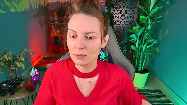 Snapshot of VandaRossi chatting on 11.14.25 VandaRossi online show from 11.14.25