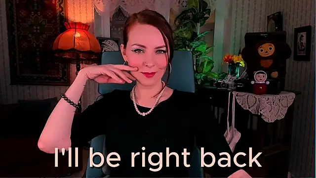 Snapshot of VandaRossi chatting on 11.23.25 VandaRossi online show from 11.23.25