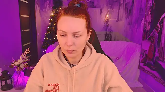 Snapshot of VandaRossi chatting on 12.15.25 VandaRossi online show from 12.15.25