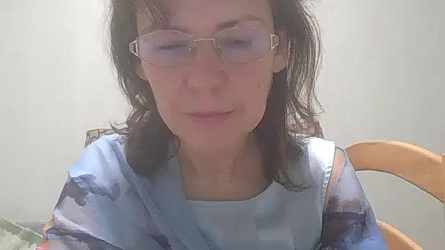 Snapshot of HollyJewel chatting on 12.10.24 HollyJewel online show from 12.10.24