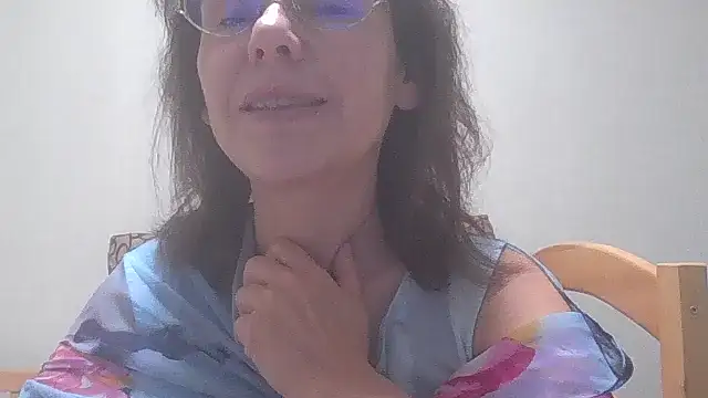 Snapshot of HollyJewel chatting on 12.12.24 HollyJewel online show from 12.12.24