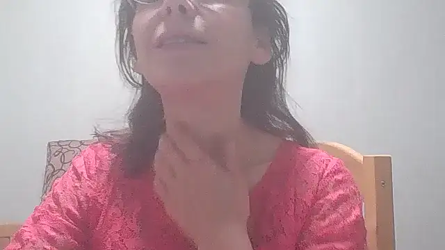 Snapshot of HollyJewel chatting on 12.20.24 HollyJewel online show from 12.20.24