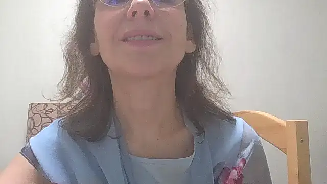 Snapshot of HollyJewel chatting on 12.24.24 HollyJewel online show from 12.24.24