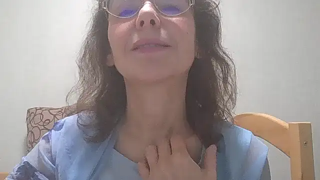 Snapshot of HollyJewel chatting on 12.26.24 HollyJewel online show from 12.26.24