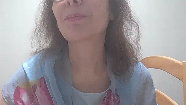 Snapshot of HollyJewel chatting on 12.31.24 HollyJewel online show from 12.31.24