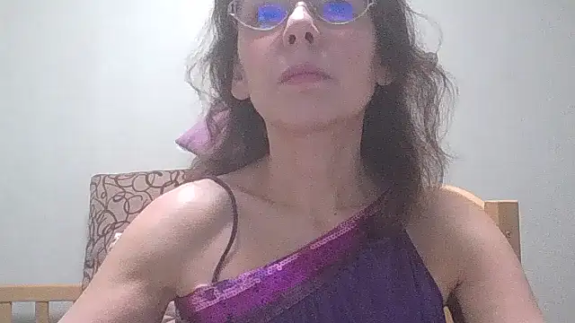 Snapshot of HollyJewel chatting on 01.15.25 HollyJewel online show from 01.15.25