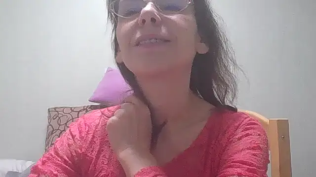 Snapshot of HollyJewel chatting on 01.20.25 HollyJewel online show from 01.20.25