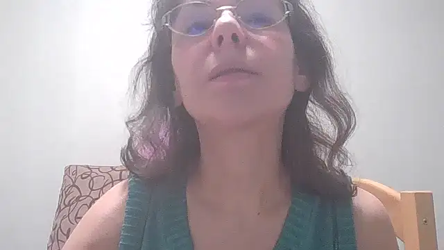 Snapshot of HollyJewel chatting on 03.06.25 HollyJewel online show from 03.06.25