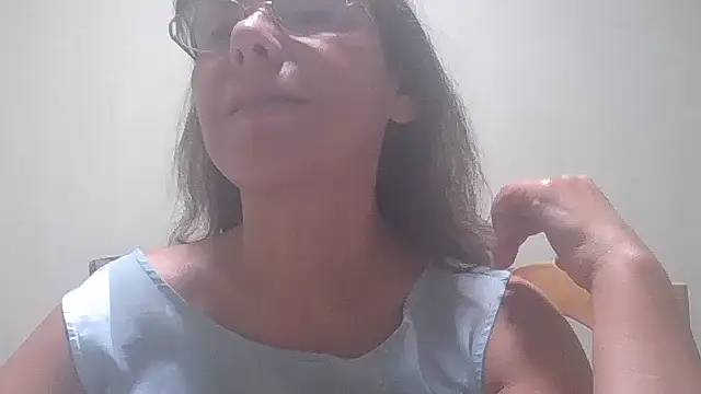 Snapshot of HollyJewel chatting on 09.15.25 HollyJewel online show from 09.15.25