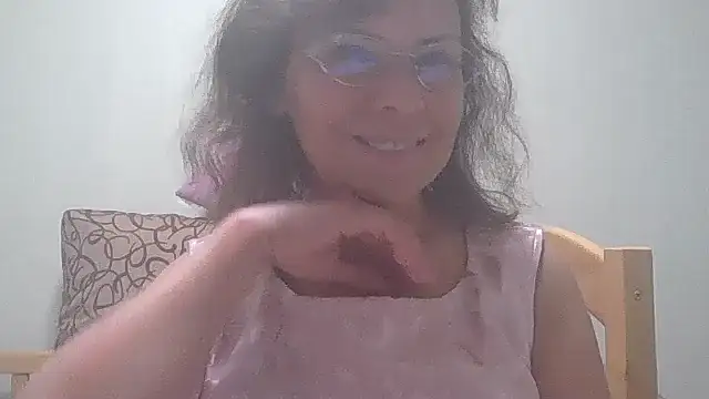 Snapshot of HollyJewel chatting on 09.17.25 HollyJewel online show from 09.17.25