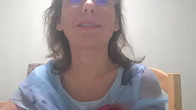 Snapshot of HollyJewel chatting on 09.30.25 HollyJewel online show from 09.30.25