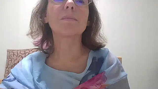 Snapshot of HollyJewel chatting on 10.09.25 HollyJewel online show from 10.09.25