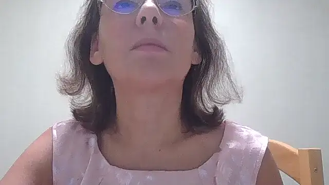 Snapshot of HollyJewel chatting on 10.10.25 HollyJewel online show from 10.10.25