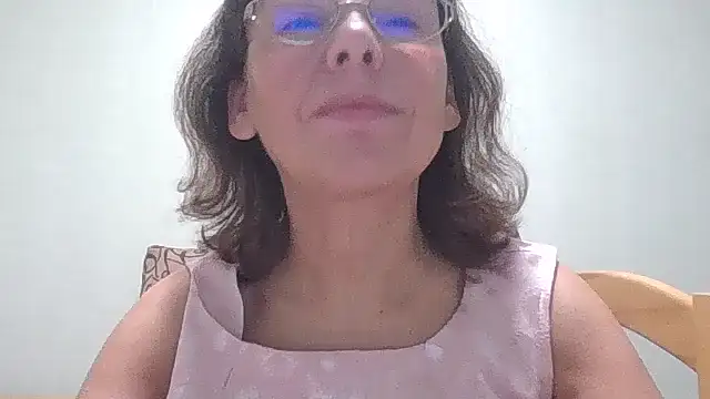 Snapshot of HollyJewel chatting on 10.14.25 HollyJewel online show from 10.14.25