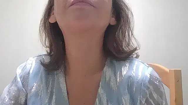 Snapshot of HollyJewel chatting on 10.20.25 HollyJewel online show from 10.20.25