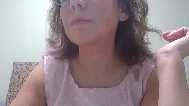 Snapshot of HollyJewel chatting on 11.05.25 HollyJewel online show from 11.05.25