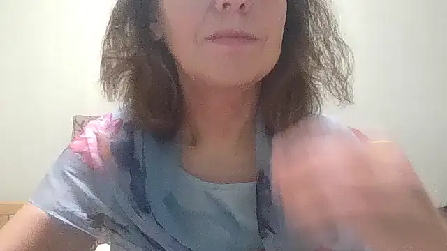 Snapshot of HollyJewel chatting on 11.11.25 HollyJewel online show from 11.11.25