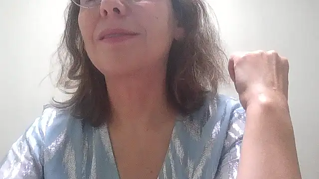 Snapshot of HollyJewel chatting on 11.18.25 HollyJewel online show from 11.18.25