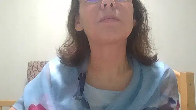 Snapshot of HollyJewel chatting on 11.24.25 HollyJewel online show from 11.24.25