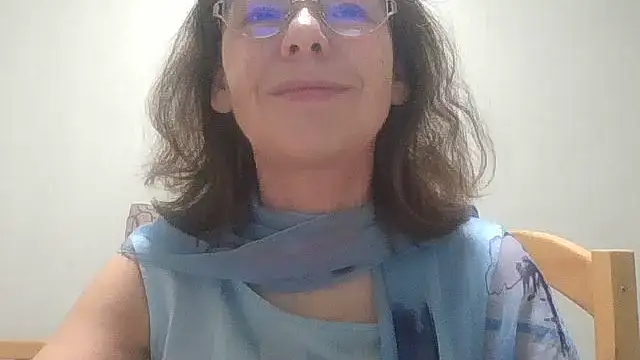 Snapshot of HollyJewel chatting on 12.05.25 HollyJewel online show from 12.05.25