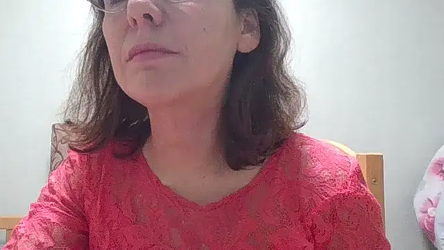 Snapshot of HollyJewel chatting on 12.14.25 HollyJewel online show from 12.14.25