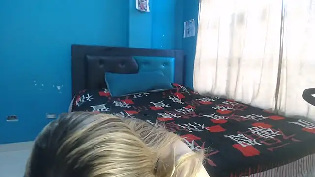 Snapshot of Liaroberts1 chatting on 11.25.25 Liaroberts1 online show from 11.25.25