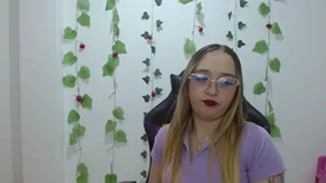 Liaroberts1 online show from 05.07.26