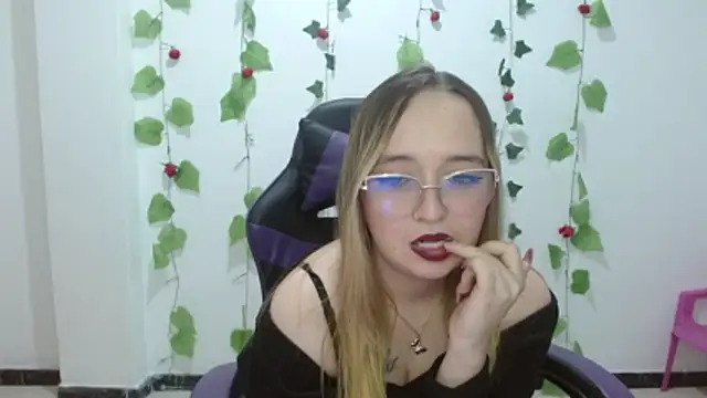 Liaroberts1 online show from 05.09.26