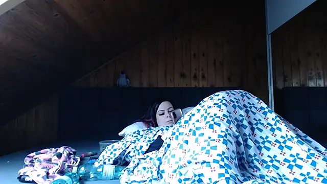 Snapshot of BoeseMoni1998 chatting on 10.28.25 BoeseMoni1998 online show from 10.28.25