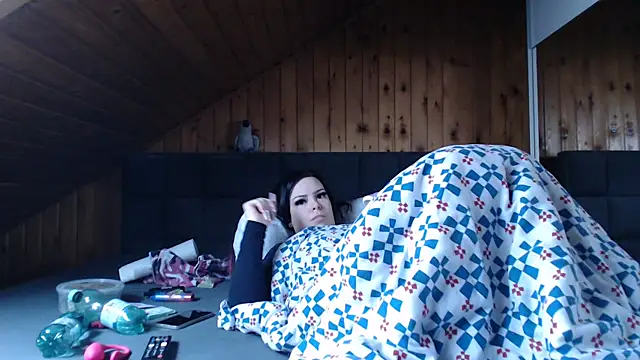 Snapshot of BoeseMoni1998 chatting on 10.31.25 BoeseMoni1998 online show from 10.31.25