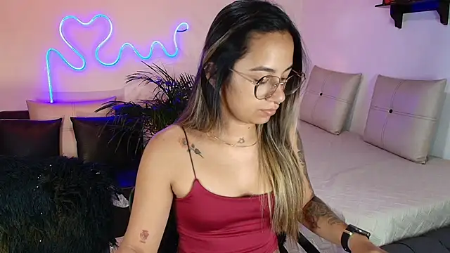 Jules n Gia online show from 02.14.25