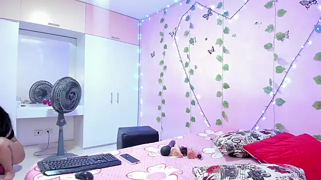 ambersmitx online show from 12.19.24