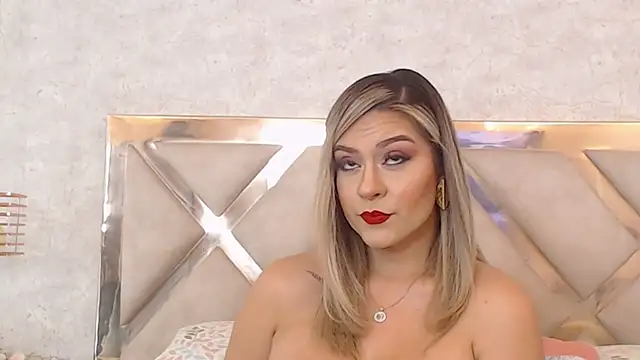 Snapshot of JoannaStanford chatting on 12.23.24 JoannaStanford online show from 12.23.24