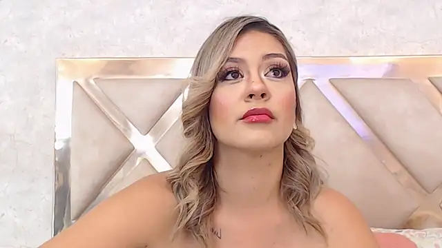 Snapshot of JoannaStanford chatting on 01.12.25 JoannaStanford online show from 01.12.25