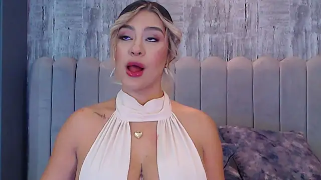 Snapshot of JoannaStanford chatting on 09.19.25 JoannaStanford online show from 09.19.25