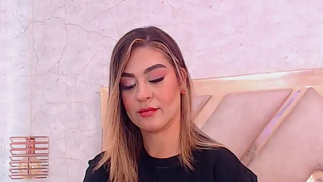 Snapshot of JoannaStanford chatting on 11.30.25 JoannaStanford online show from 11.30.25