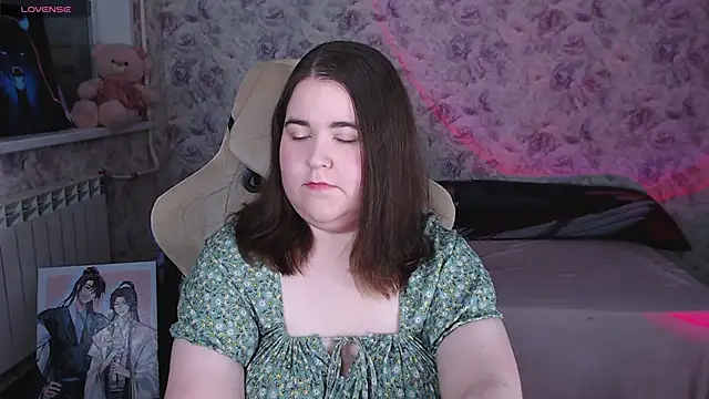 Estelle Hicks online show from 06.05.26