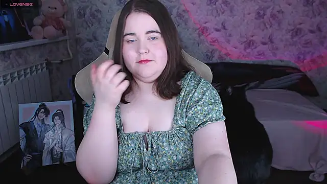 Estelle Hicks online show from 06.08.26