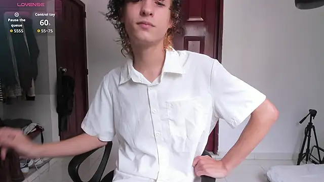 Snapshot of Danni_boy chatting on 12.16.25 Danni boy online show from 12.16.25