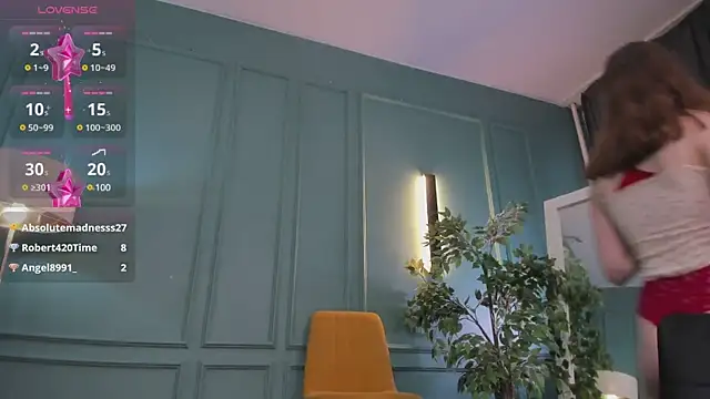 Snapshot of EvaSelin chatting on 01.28.25 EvaSelin online show from 01.28.25