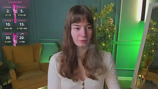 Snapshot of EvaSelin chatting on 03.19.25 EvaSelin online show from 03.19.25