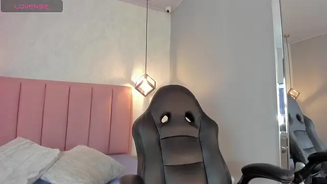 SUNNYCYRUS online show from 10.21.25