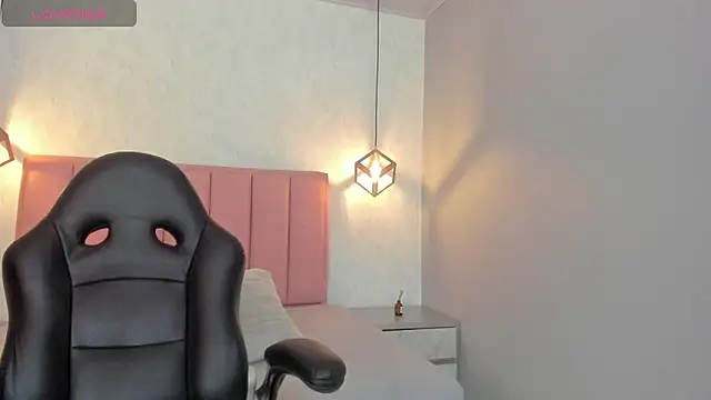 SUNNYCYRUS online show from 10.31.25